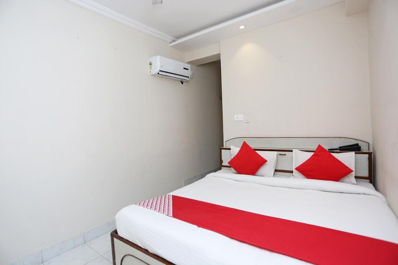 Oyo 4956 Hotel Maharaja Palace กานปูร์ ภายนอก รูปภาพ