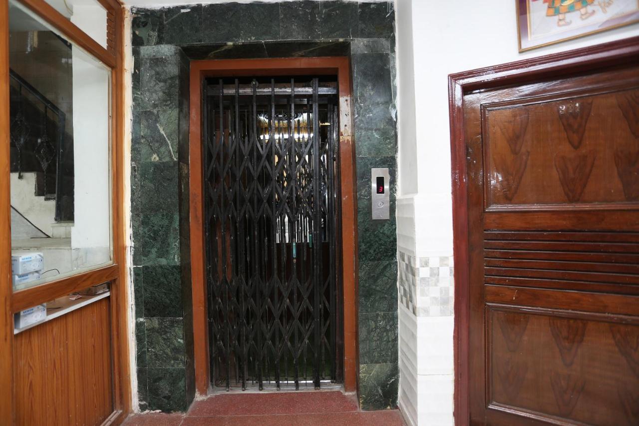 Oyo 4956 Hotel Maharaja Palace กานปูร์ ภายนอก รูปภาพ