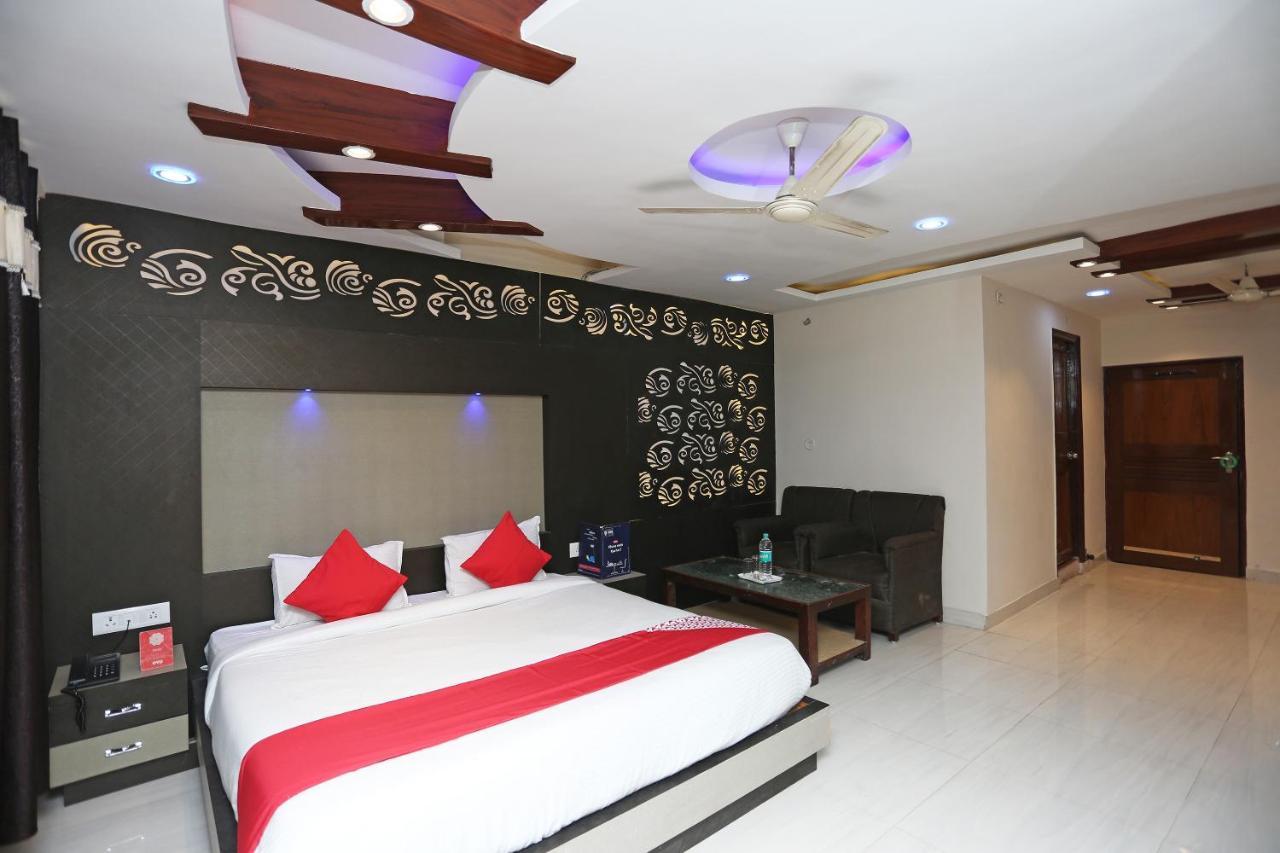 Oyo 4956 Hotel Maharaja Palace กานปูร์ ภายนอก รูปภาพ