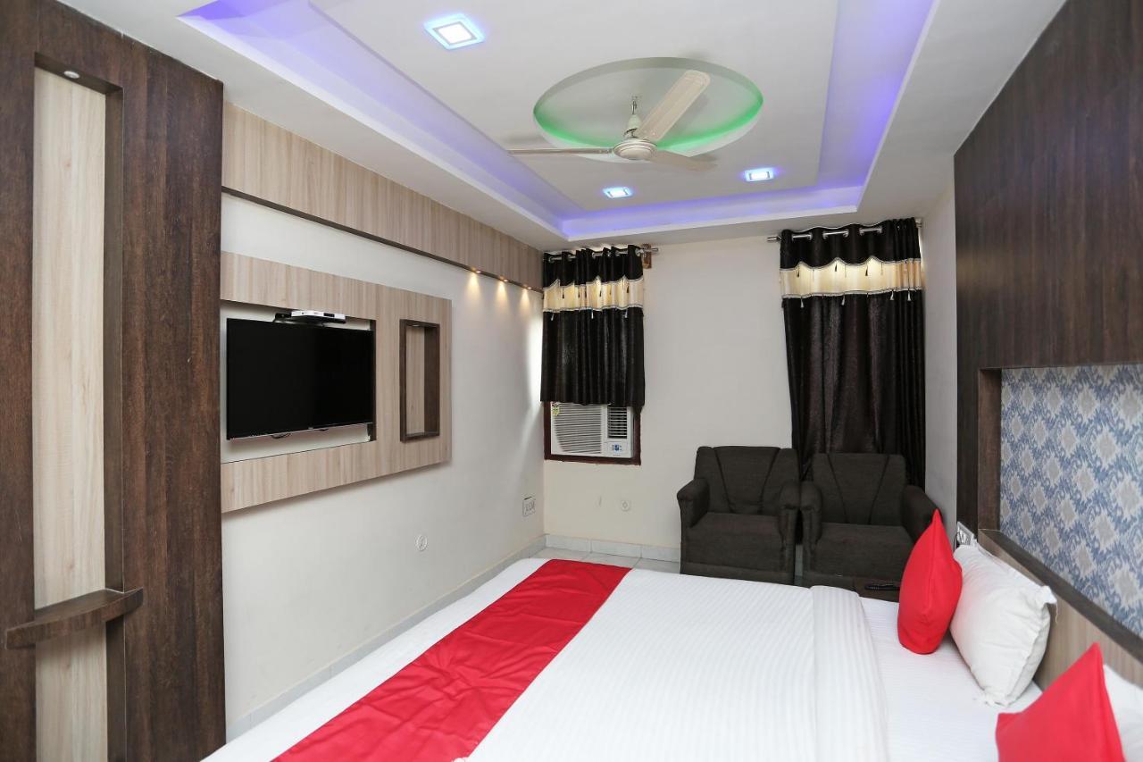 Oyo 4956 Hotel Maharaja Palace กานปูร์ ภายนอก รูปภาพ