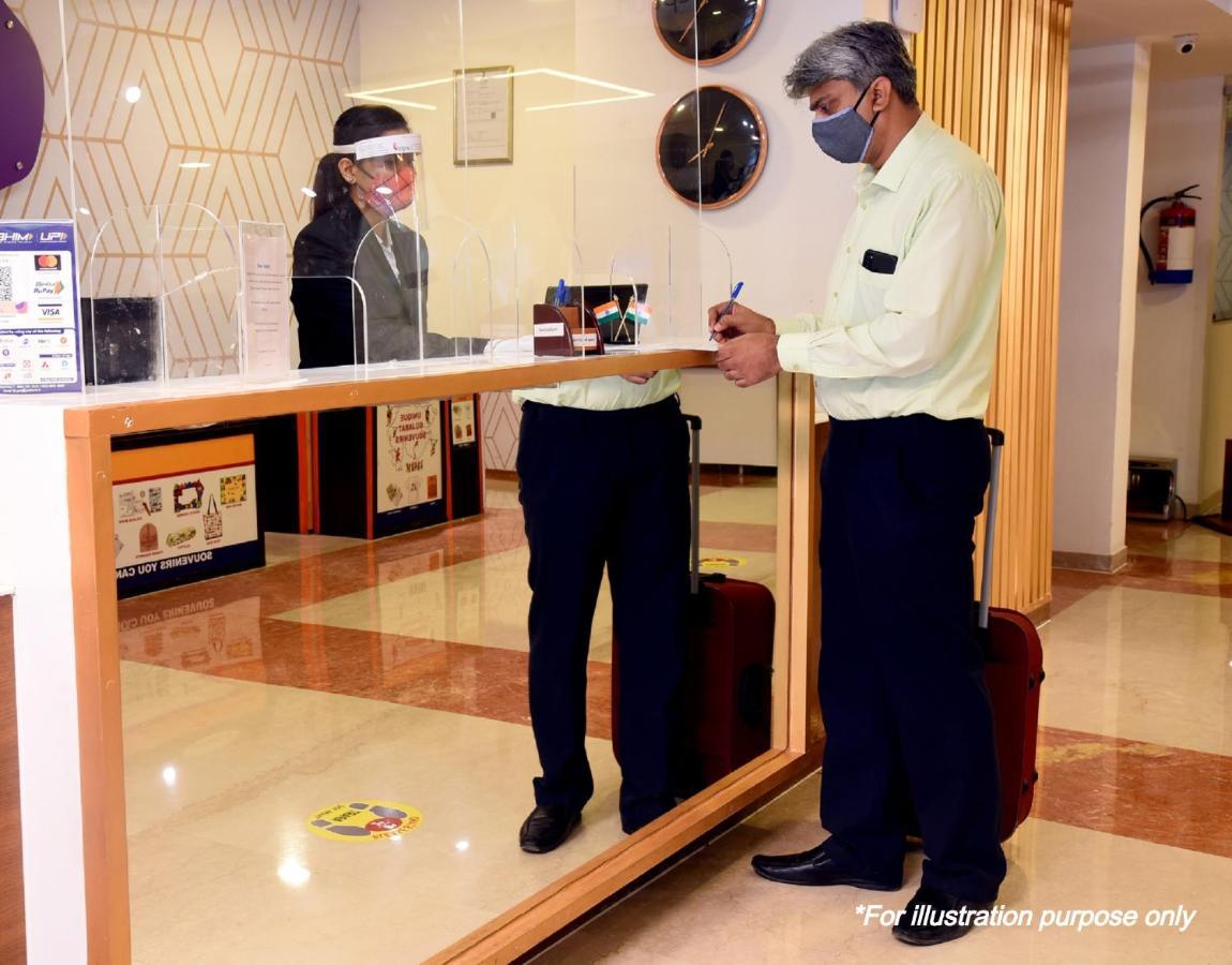 Oyo 4956 Hotel Maharaja Palace กานปูร์ ภายนอก รูปภาพ