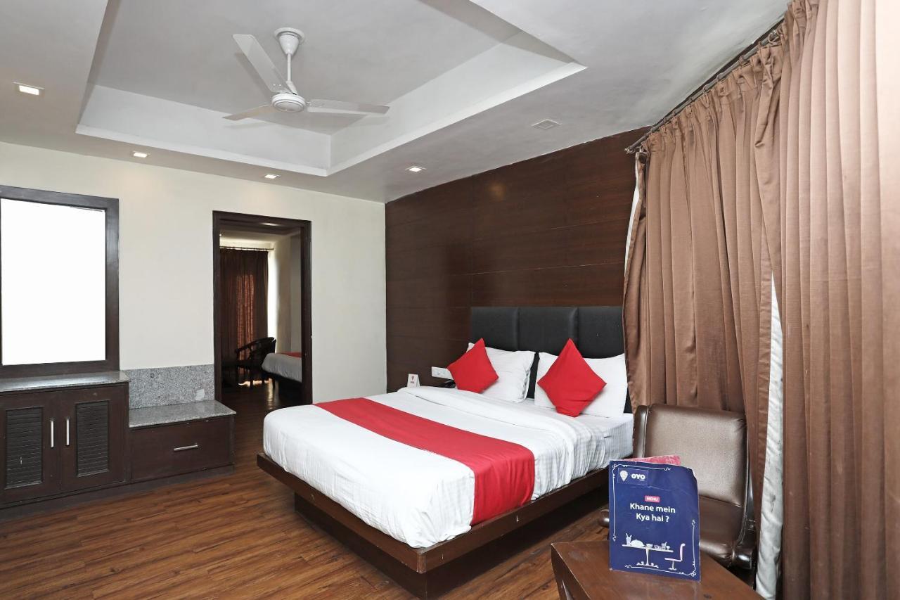 Oyo 4956 Hotel Maharaja Palace กานปูร์ ภายนอก รูปภาพ