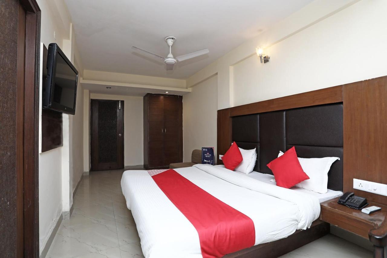 Oyo 4956 Hotel Maharaja Palace กานปูร์ ภายนอก รูปภาพ