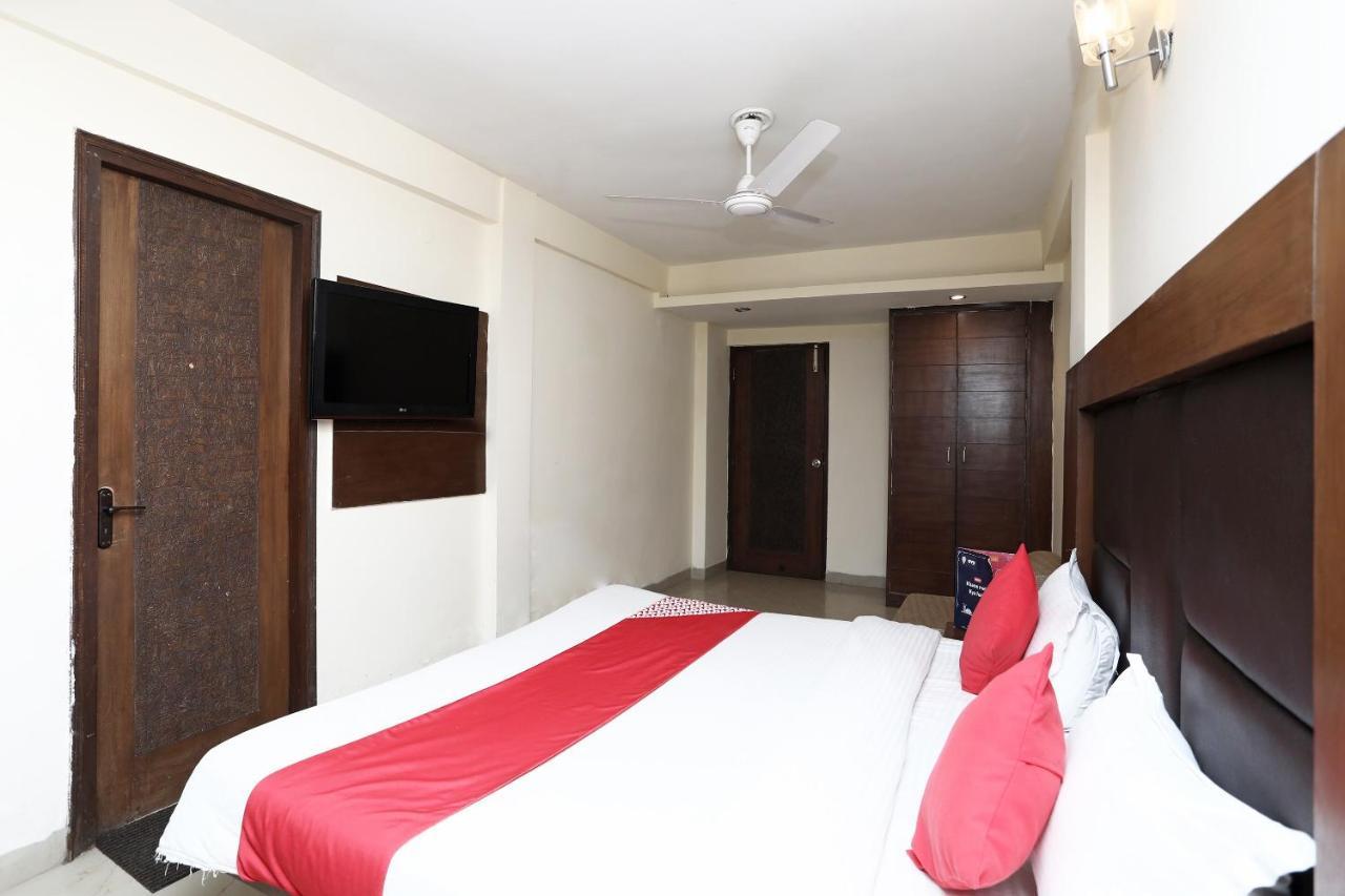 Oyo 4956 Hotel Maharaja Palace กานปูร์ ภายนอก รูปภาพ