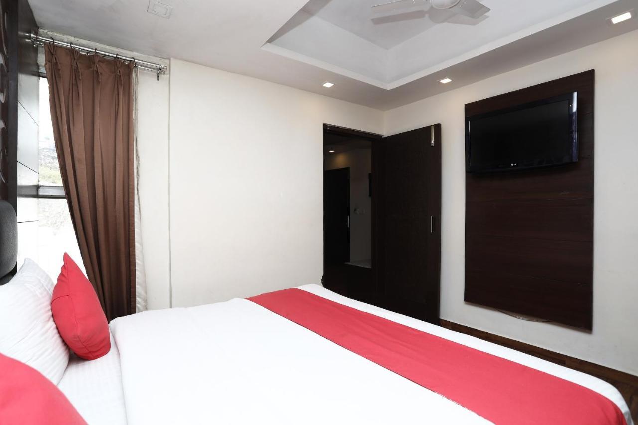 Oyo 4956 Hotel Maharaja Palace กานปูร์ ภายนอก รูปภาพ