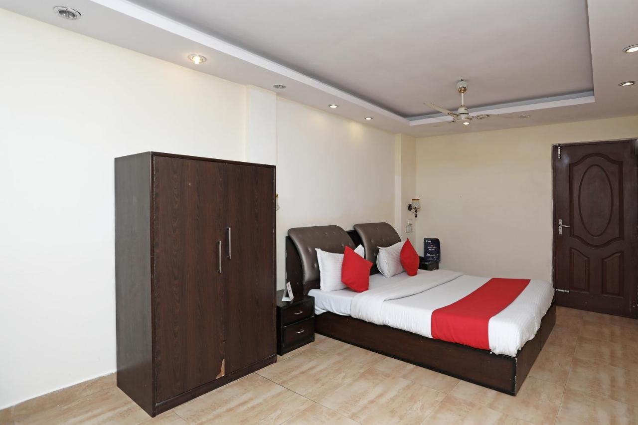 Oyo 4956 Hotel Maharaja Palace กานปูร์ ภายนอก รูปภาพ