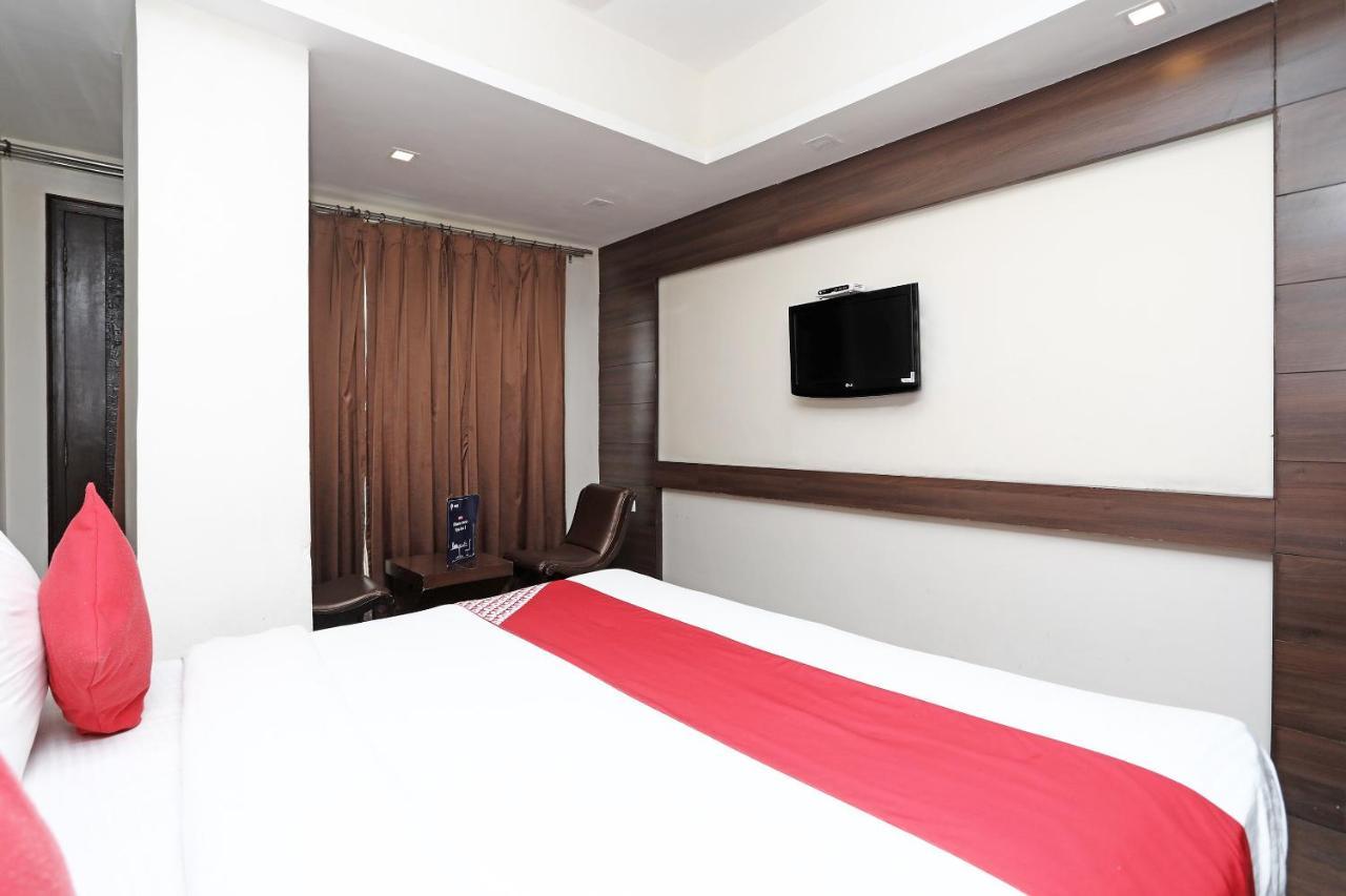 Oyo 4956 Hotel Maharaja Palace กานปูร์ ภายนอก รูปภาพ
