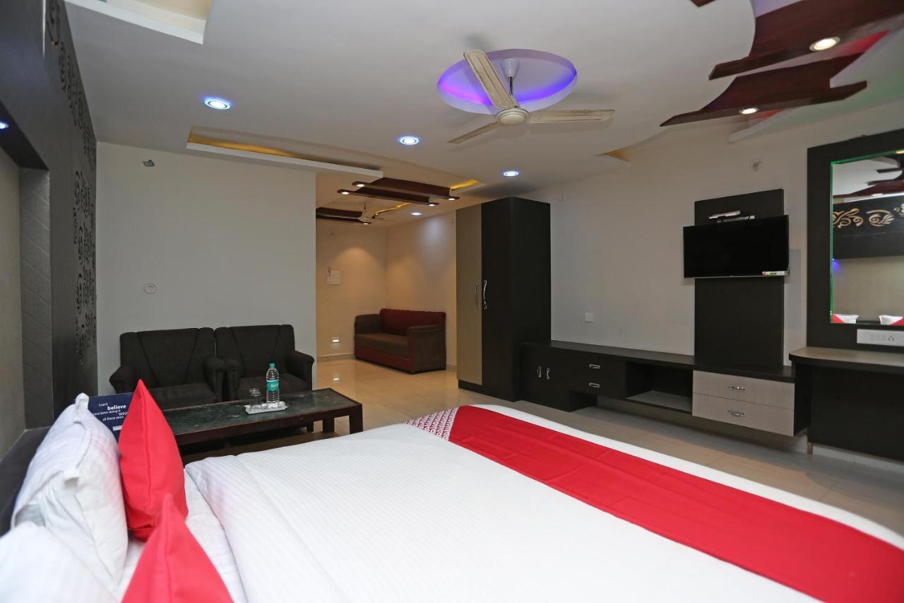 Oyo 4956 Hotel Maharaja Palace กานปูร์ ภายนอก รูปภาพ