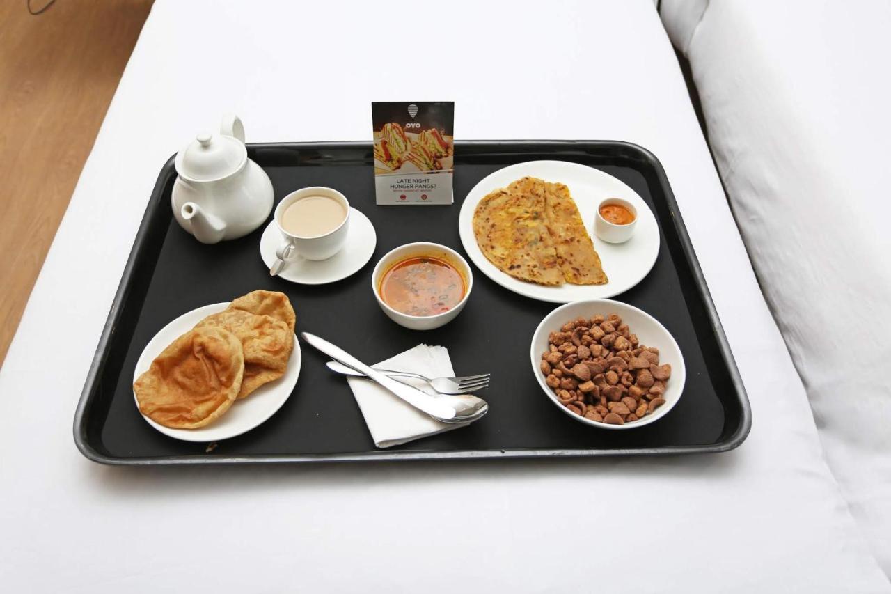 Oyo 4956 Hotel Maharaja Palace กานปูร์ ภายนอก รูปภาพ